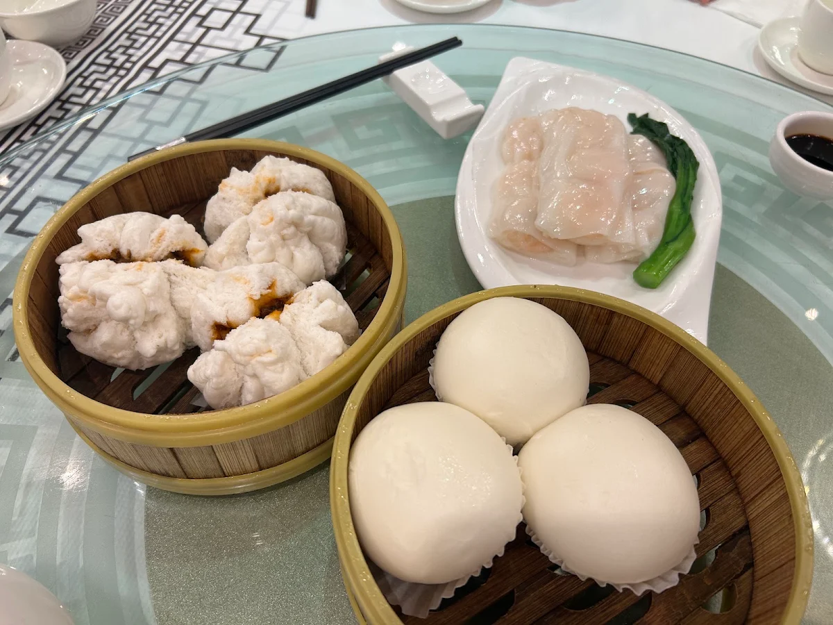 steamed shrimp dumplings l 镇店水晶虾饺皇l
